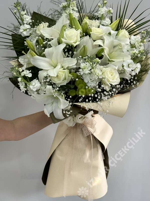 Gösterişli Beyaz Çiçek Buketi