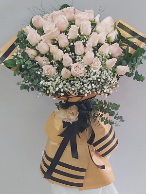 Lüks Pembe Beyaz Gül Buketi